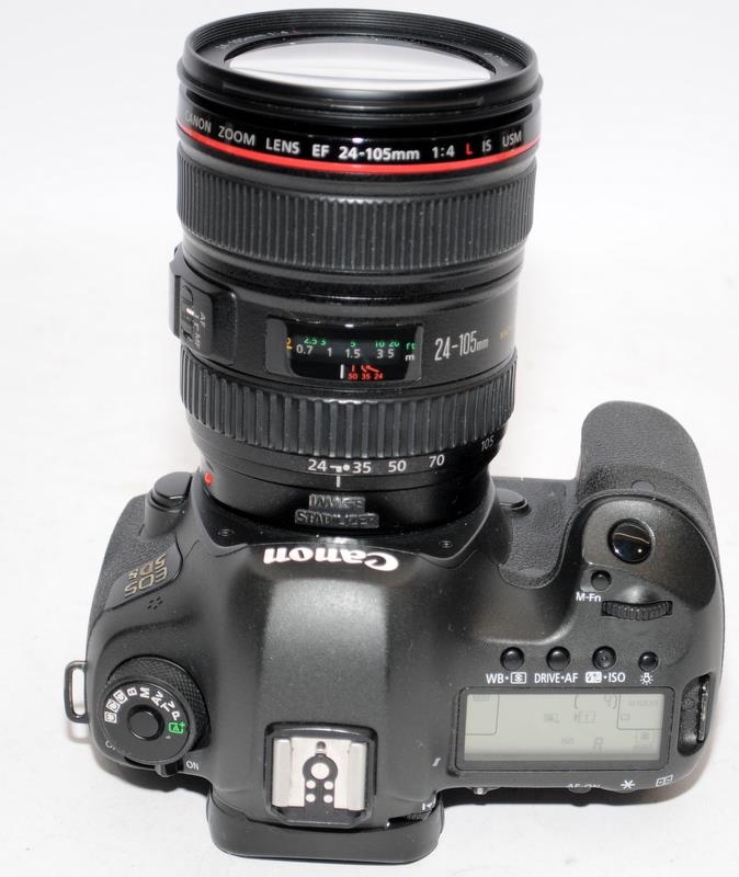 Canon 5Ds DSLR camera with fitted Canon EF 24-105 zoom lens. Comes complete with battery and charger - Image 4 of 5