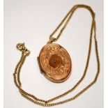9ct gold oval locket on 16" fine curb chain. 6.7g (B)