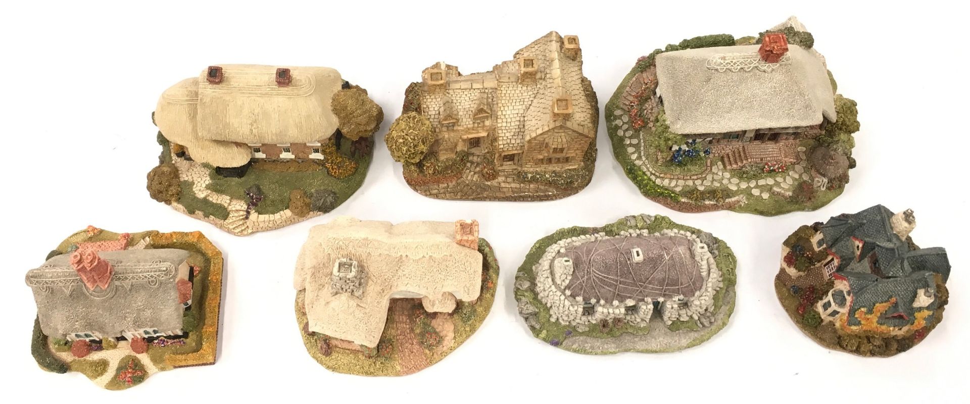 Lilliput Lane collection to include Hopcroft Cottage and Ostlers Keep (7). - Image 2 of 3