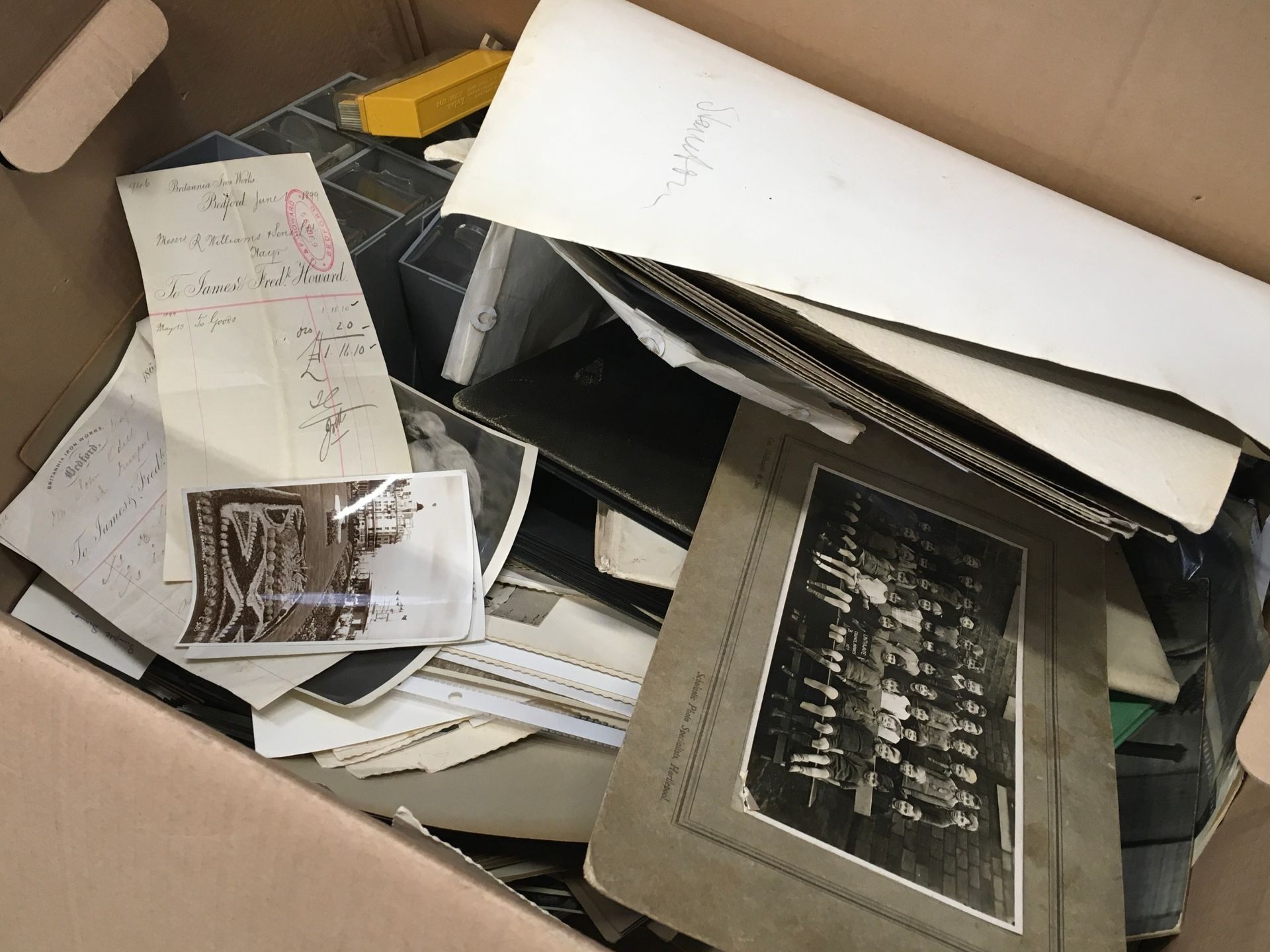 Large box containing a collection of vintage photographs and other ephemera. - Image 4 of 4