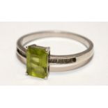 A 925 silver peridot solitaire ring Size T
