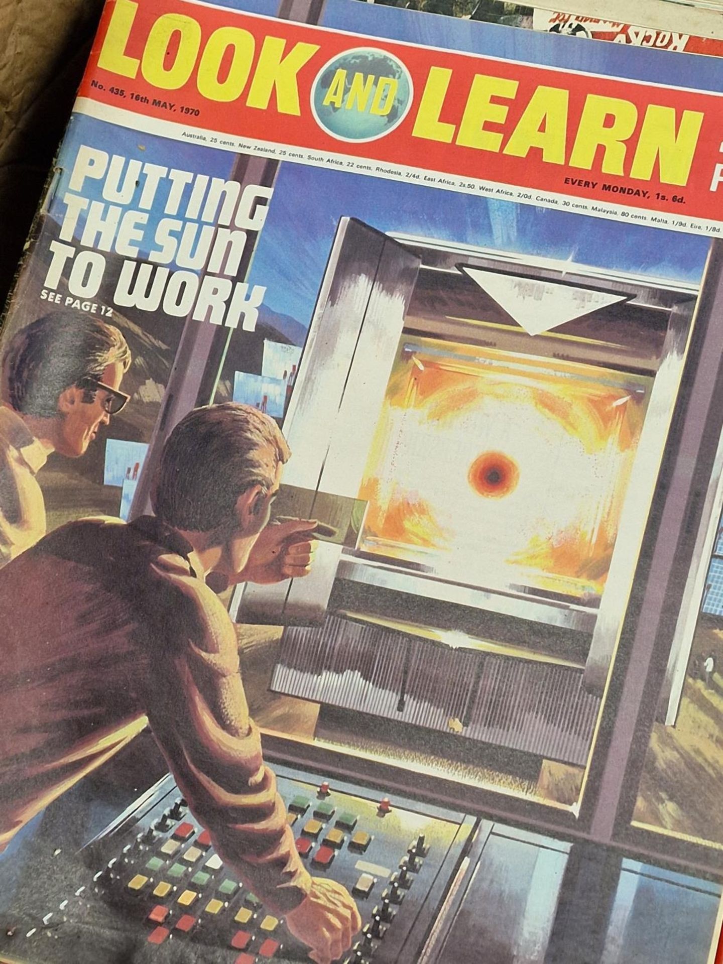 Large collection of "Look and Learn" magazines dating from the 60s - Image 2 of 3