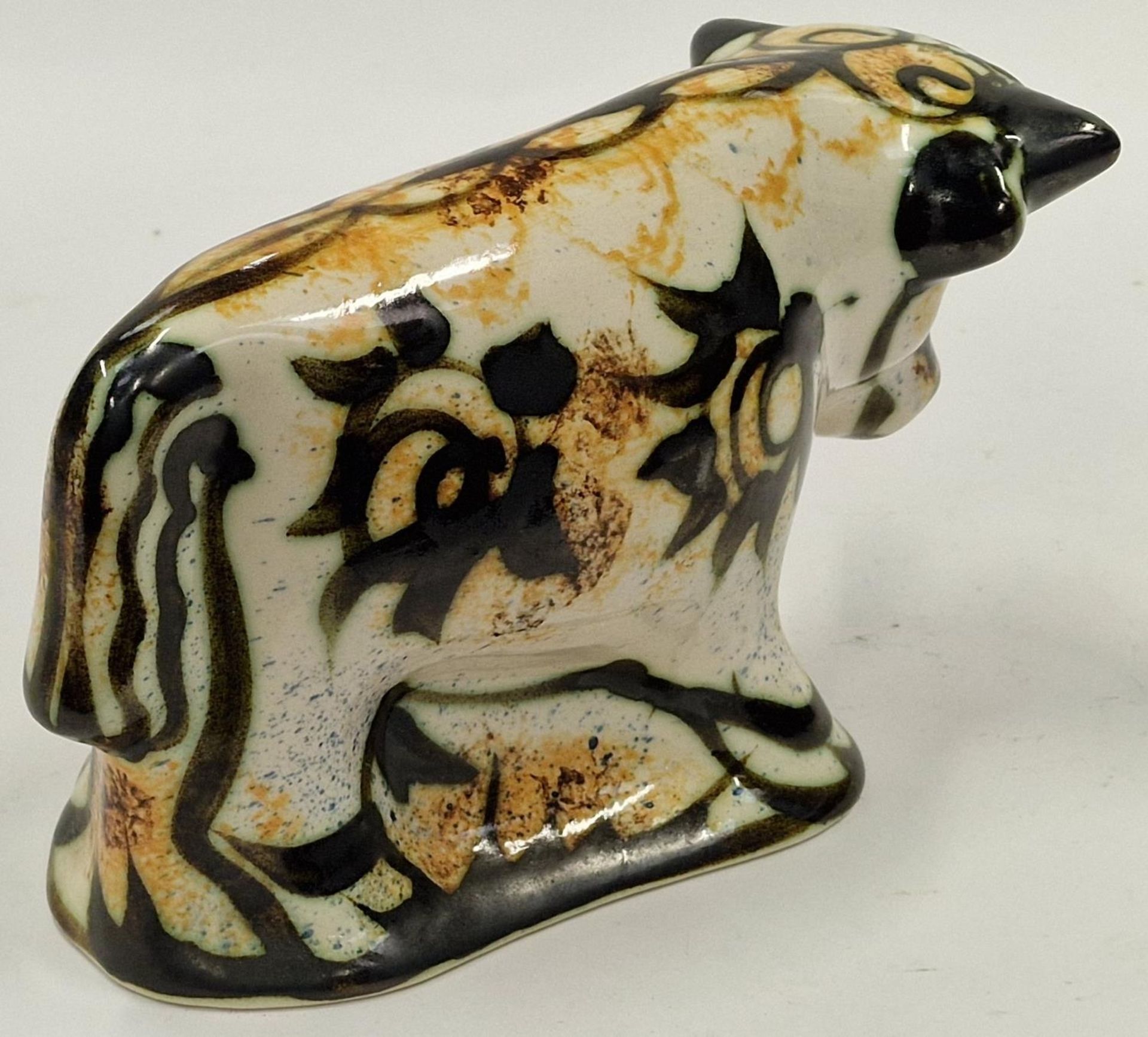 Celtic pottery style bull 15x22x10cm - Image 4 of 5