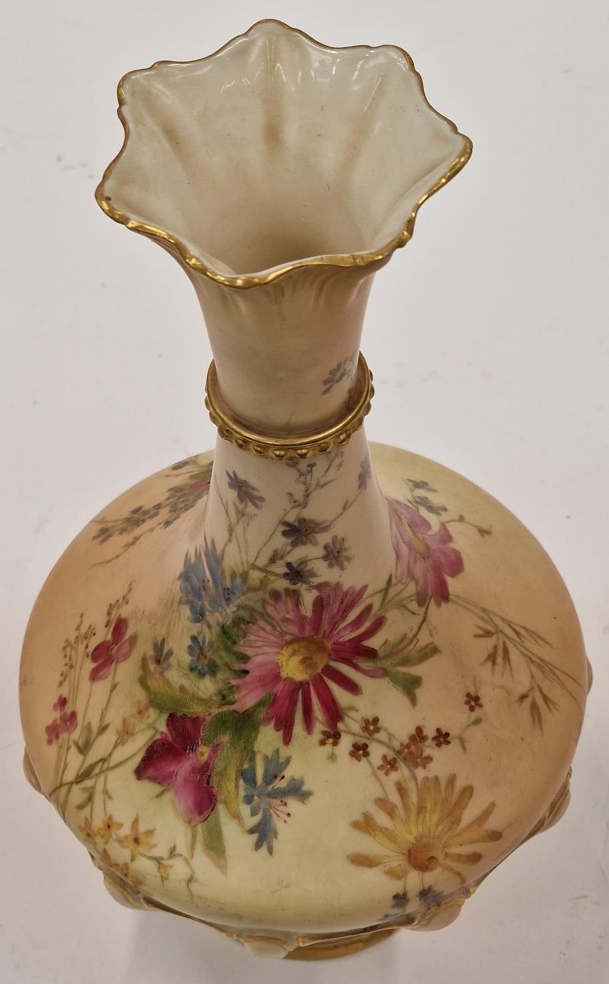 Edwardian Royal Worcester Blush pattern 1538 vase 28cm tall 15cm wide base 7.5cm - Image 3 of 4