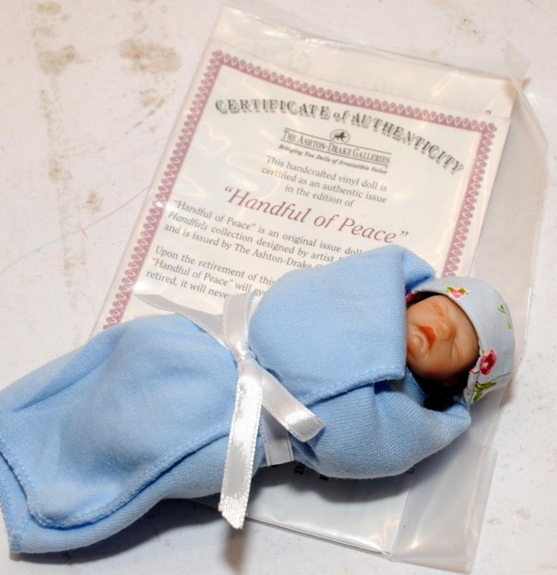 4 x Ashton Drake miniature Newborn vinyl dolls, Handful of Beauty, Handful of Peace, Handful of - Image 4 of 6