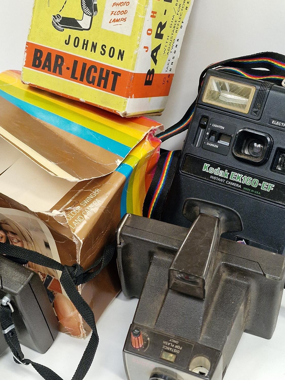 Collection of vintage cameras and equipment to include Polaroid instant cameras. - Image 4 of 4