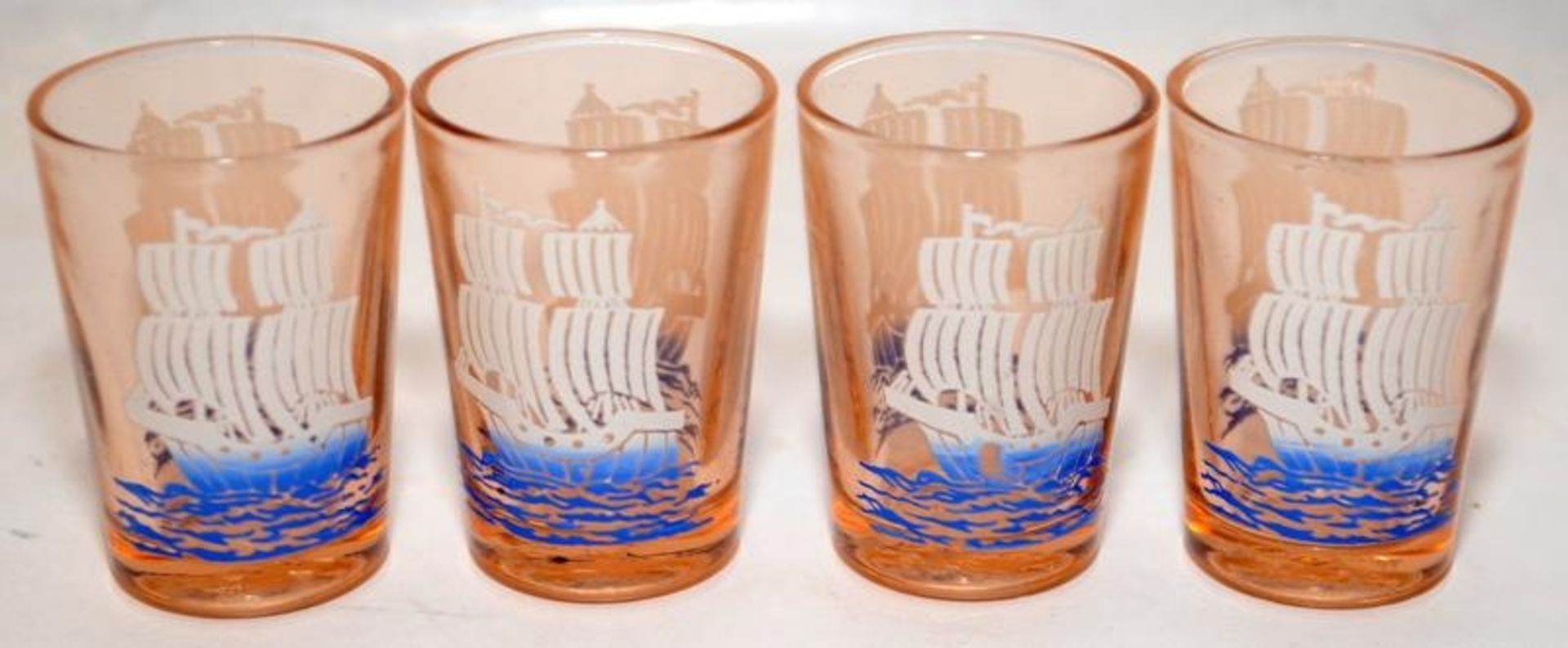 Vintage mid-century peach glass decanter featuring a ship c/w four shot glasses - Image 3 of 3