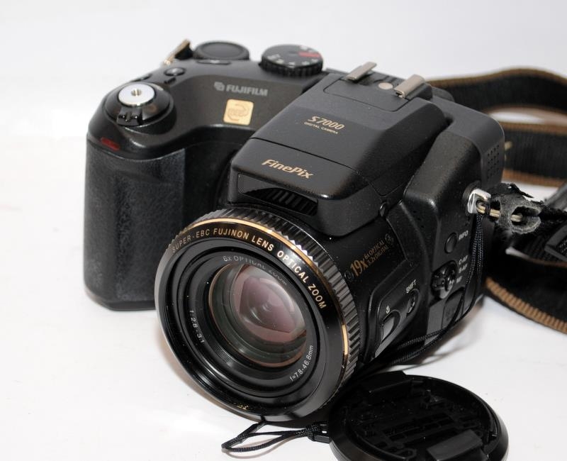Small collection of digital cameras to include a Fuji Finepix S7000. On behalf of Age Concern - Image 4 of 4