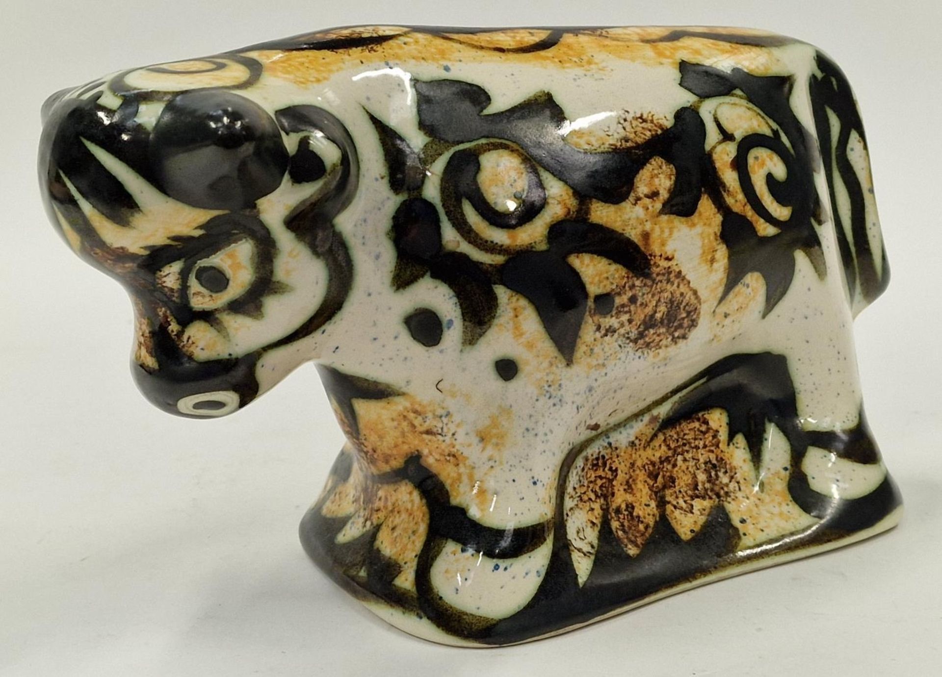 Celtic pottery style bull 15x22x10cm