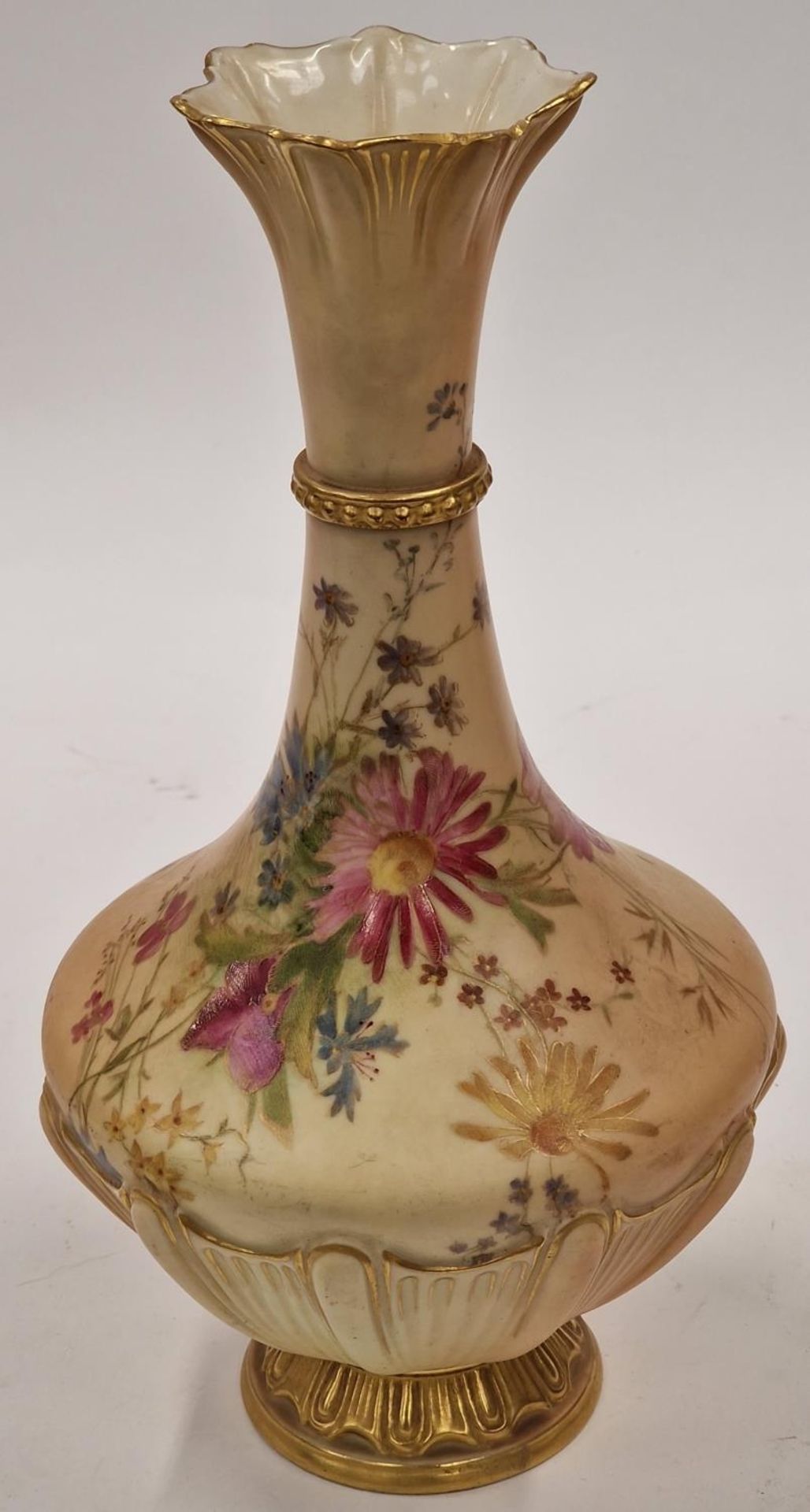 Edwardian Royal Worcester Blush pattern 1538 vase 28cm tall 15cm wide base 7.5cm - Image 2 of 4