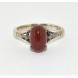 A vintage silver and agate ring Size M