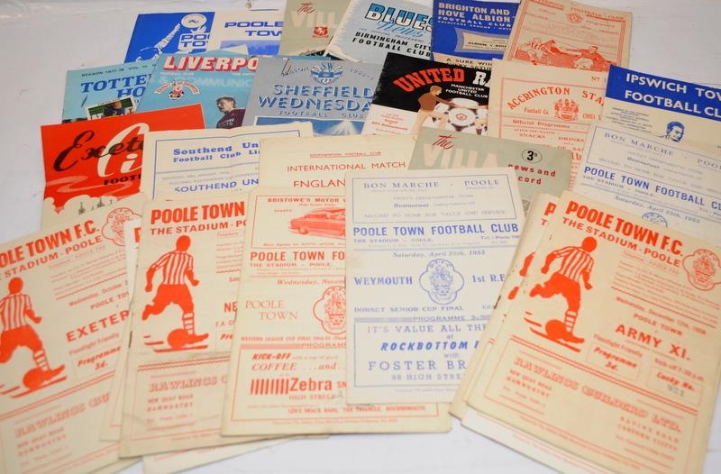 Good collection of football matchday programmes to include scarce 1940's examples. Teams include - Image 4 of 5