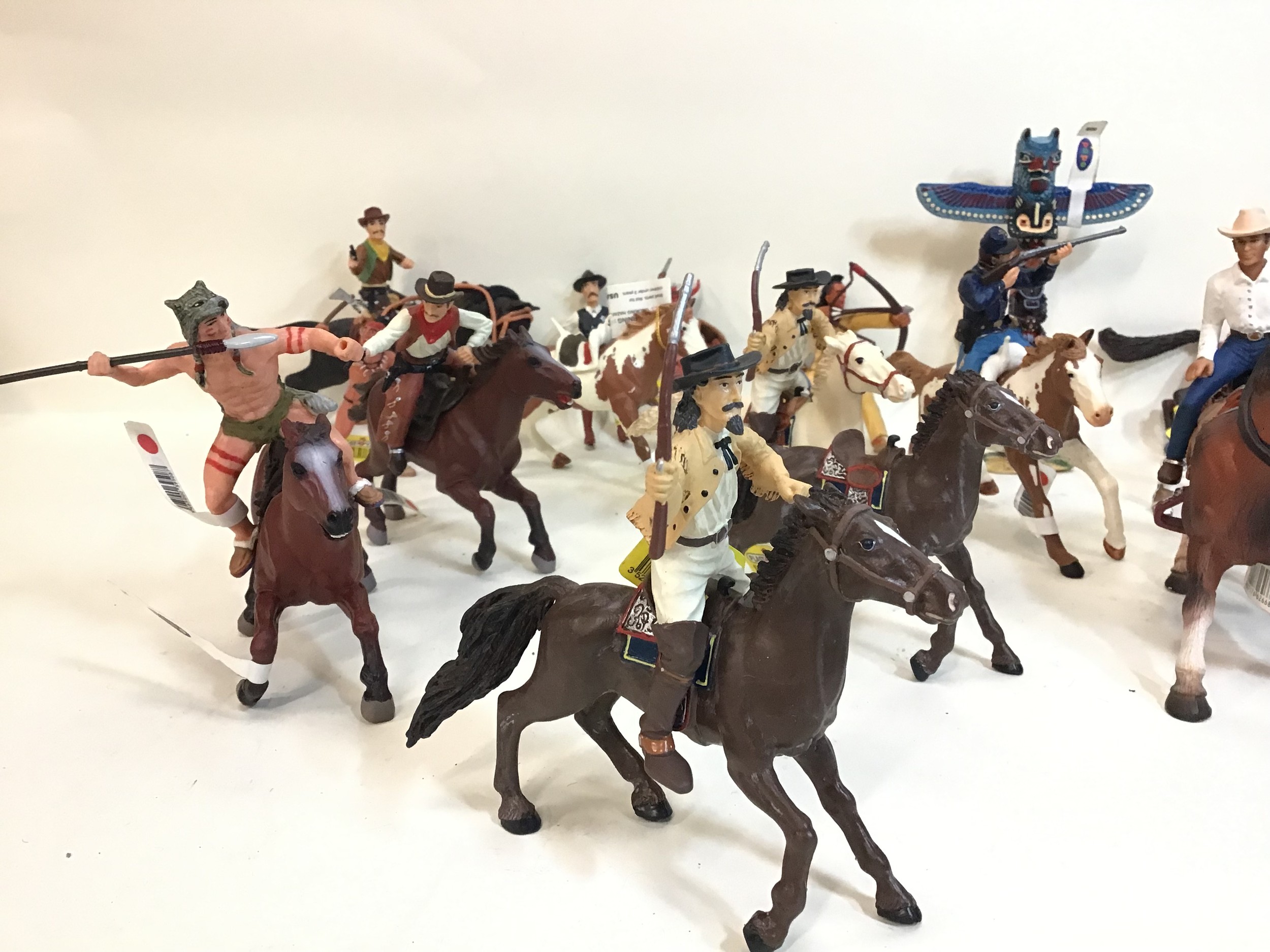 Collection of various Indians, cowboys and horses from makers - Papa - Plastoy and Bullyland. Most - Image 2 of 3