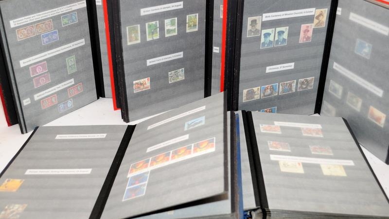 Large quantity of loose Royal Mail presentation packs - Image 3 of 4