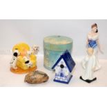 Small collection of Royal Doulton figures c/w a Wade crab pin dish. 5 items in lot