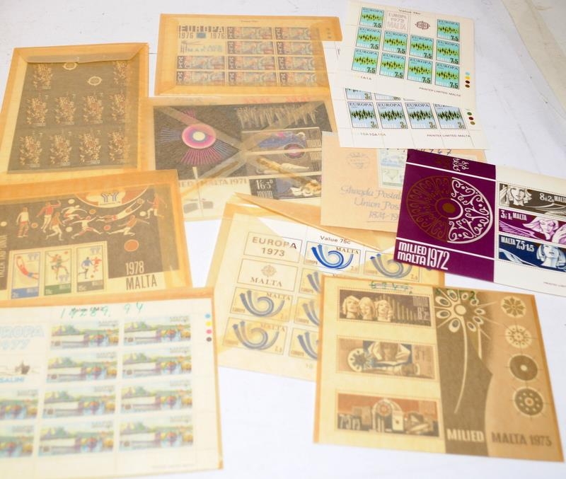 Collection of stamps including Israeli and Maltese examples and a very large number of unused - Image 3 of 5