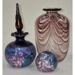 Liskard studio art glass vase 15cm tall together 2 items of iridescent glass to include a perfume