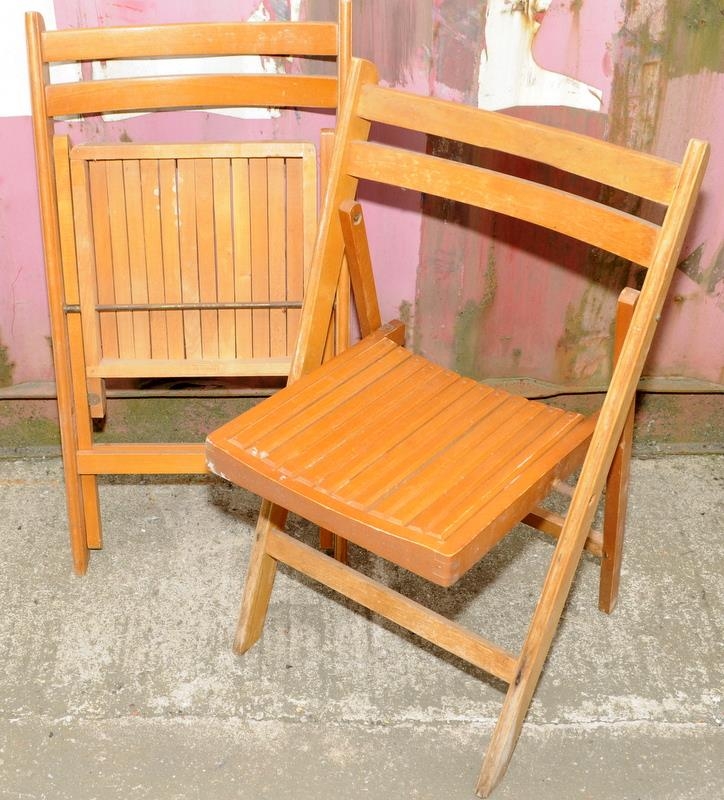 4 harlequin elm folding chairs with rail backs and slat seats 2+2 90x50x45cm - Image 3 of 3