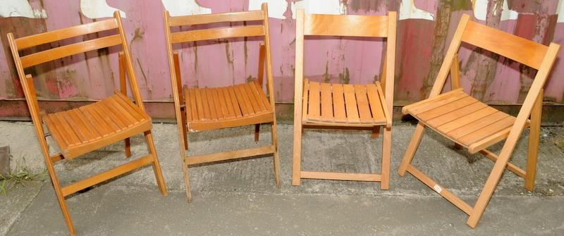 4 harlequin elm folding chairs with rail backs and slat seats 2+2 90x50x45cm