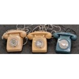 Collection of vintage telephones (3).