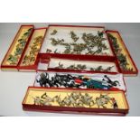 Large quantity of WWII allied plastic soldiers to include Paras Commandos and Frogmen