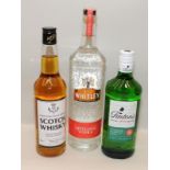 3 mixed bottles of alcoholic spirit Vodka, Whisky and Gin ref 83,83 93