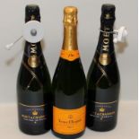 3 mixed bottles of Champagne Moet, Moet and Veuve Clicquot ref 94, 98, 99