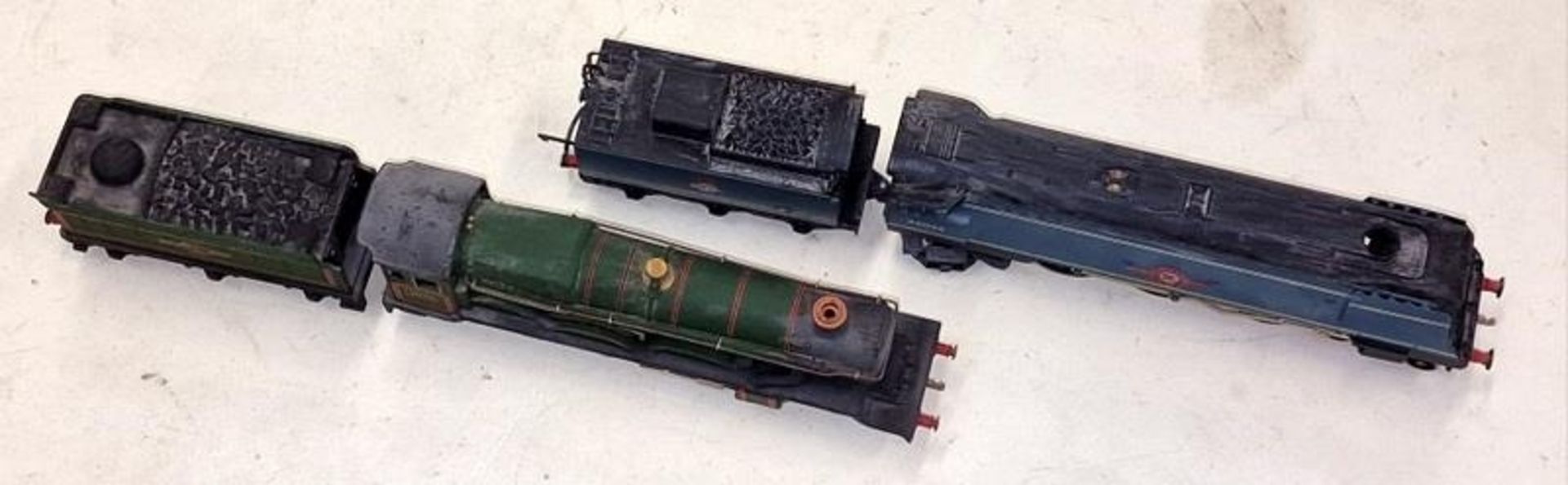 Two OO Gauge locomotives and tenders to include Cardiff Castle 4075 and British Railways Lamport & - Image 2 of 4