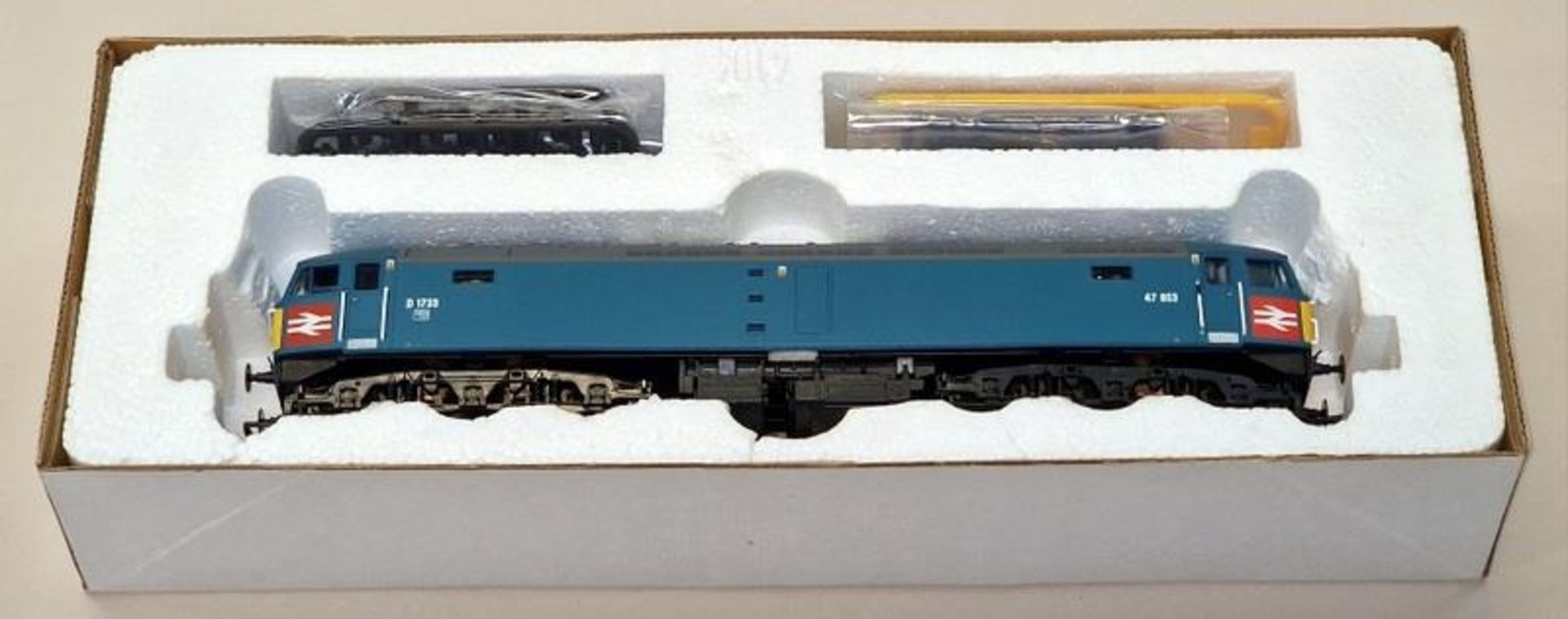 Heljan OO Gauge Class 47/8 No. 47853/D1733 Rail Express locomotive in 'Heritage' XP64 blue livery in - Image 2 of 4