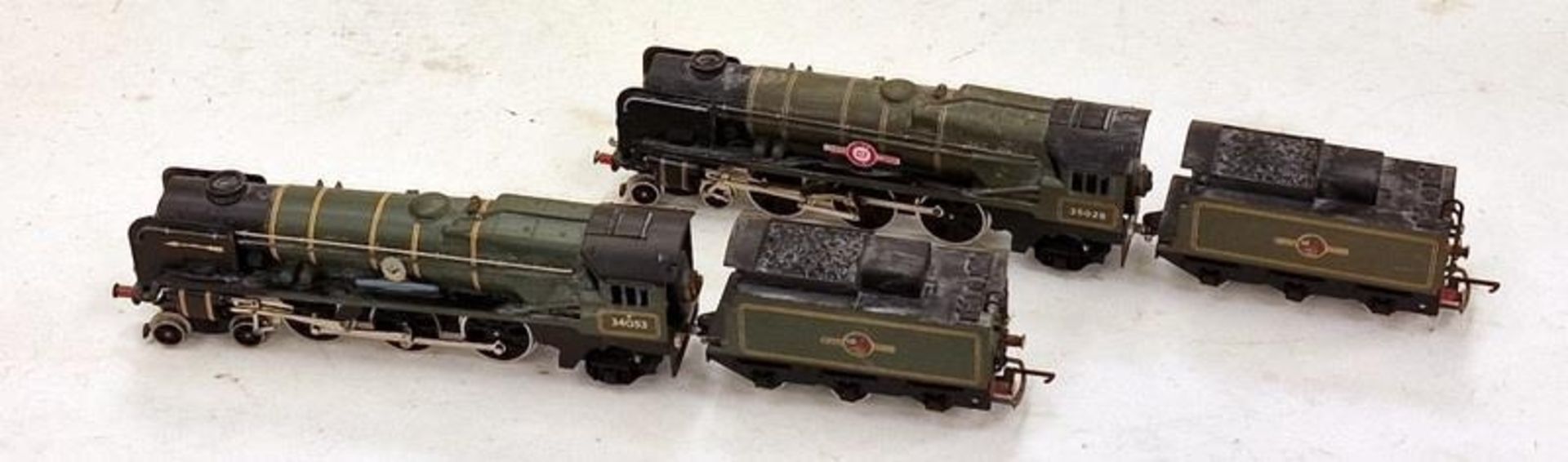 Two OO Gauge locomotives and tenders to include British Railways Sir Keith Park 34053 and Merchant - Image 3 of 4