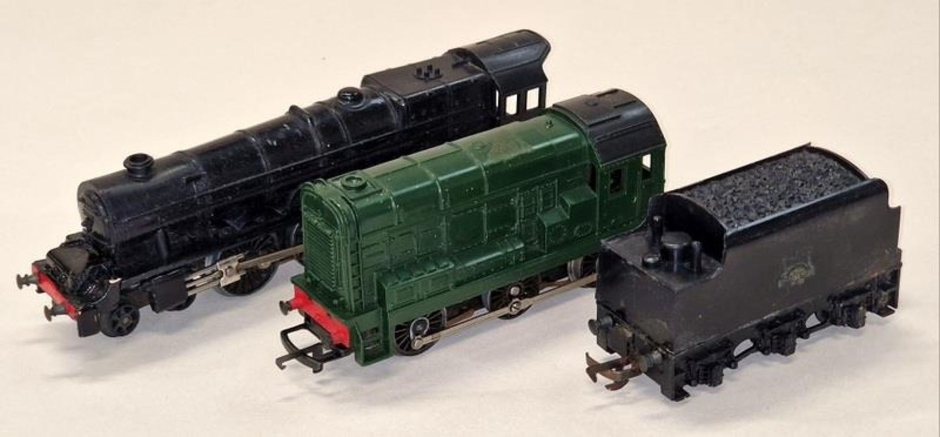 Two Triang locomotives to include 4-6-2 Princess Elizabeth 46201 with tender and a diesel shunter.