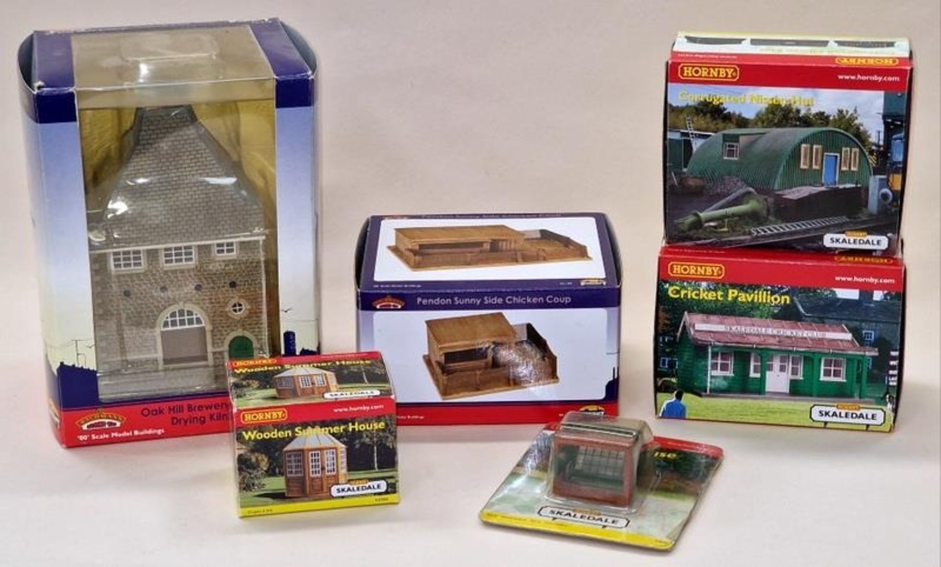 Bachmann and Hornby railway scenery buildings to include Corrugated Nissen Hut, Wooden Summer