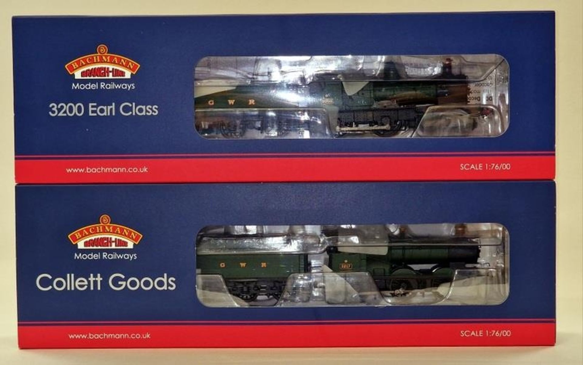 Bachmann OO Gauge 32-310 Collett Goods 3217 locomotive and tender together with 31-087DC GWR 3200