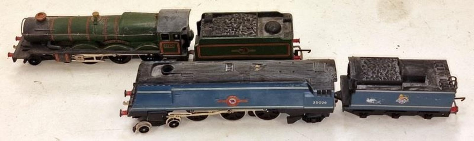 Two OO Gauge locomotives and tenders to include Cardiff Castle 4075 and British Railways Lamport & - Image 3 of 4