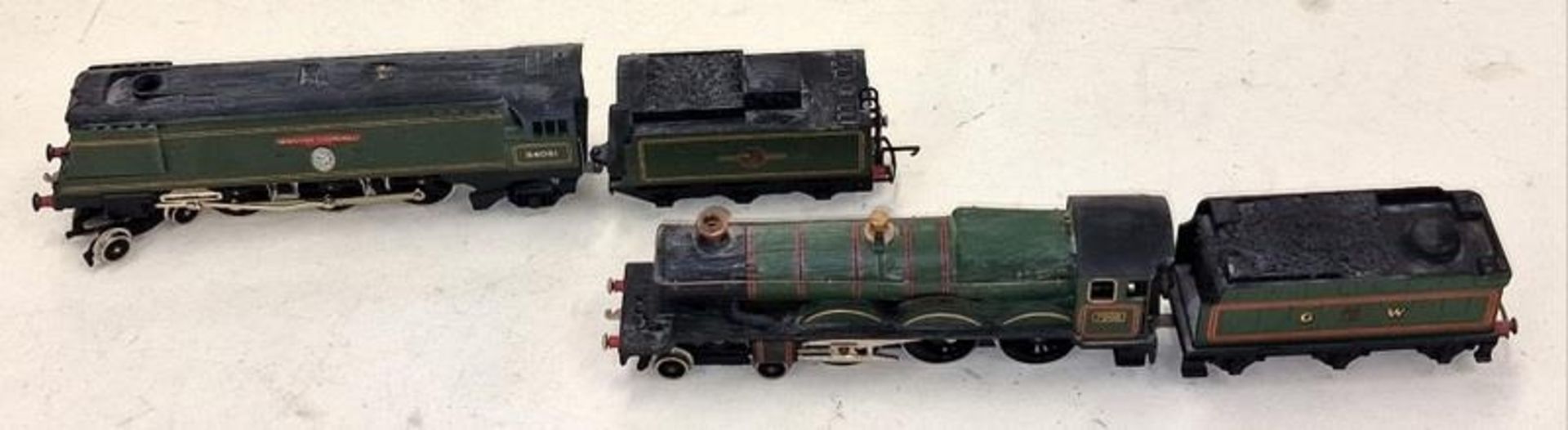 Two OO gauge locomotives and tenders to include British Railways Winston Churchill 34051 and Devizes - Image 3 of 4