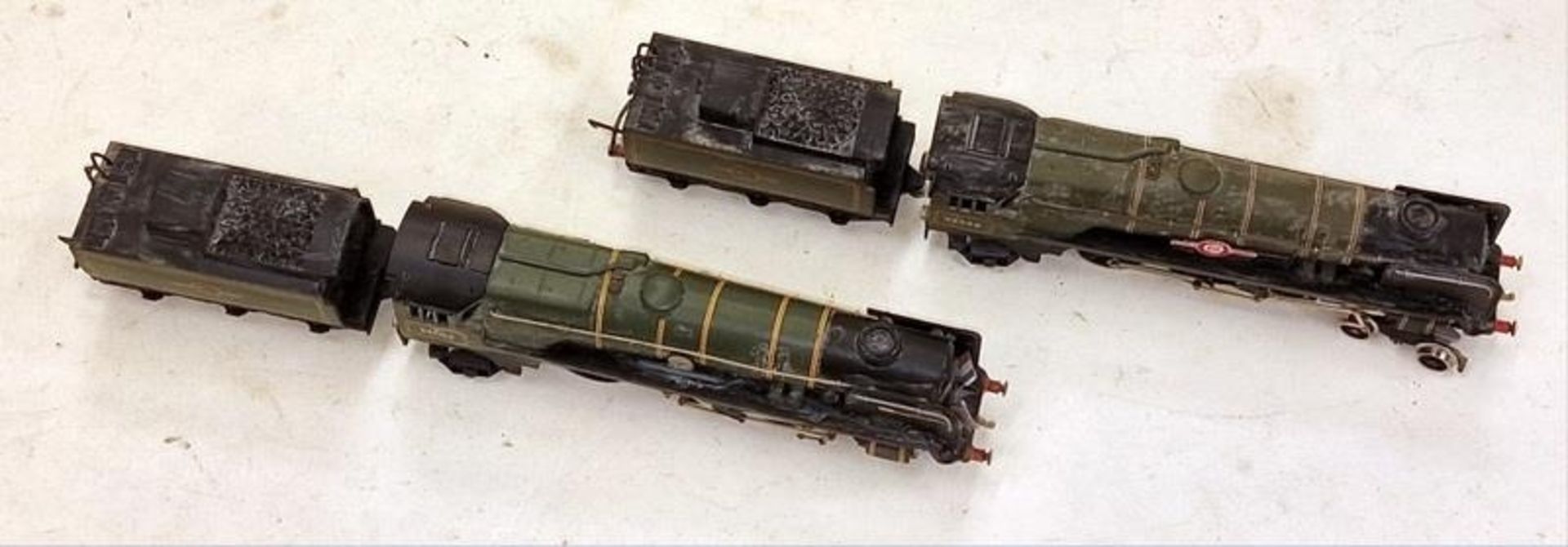 Two OO Gauge locomotives and tenders to include British Railways Sir Keith Park 34053 and Merchant - Image 2 of 4