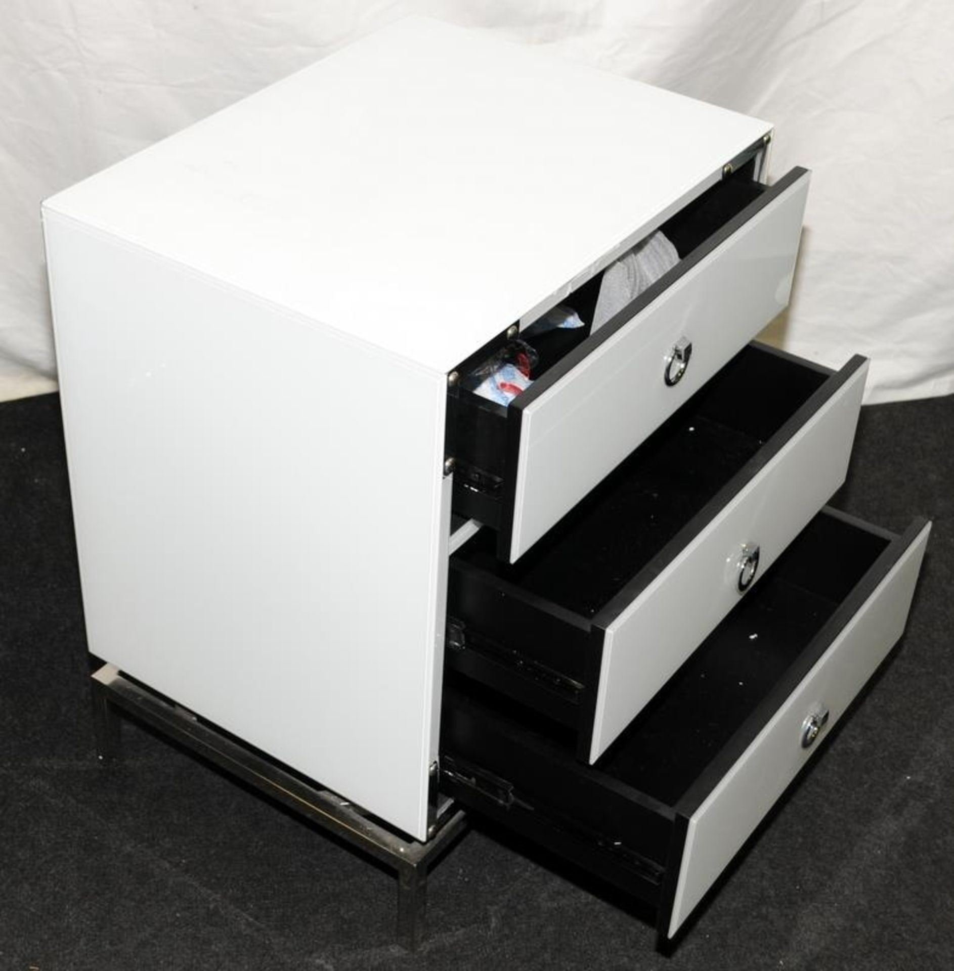 Contemporary white glass three drawer bedside chest on chrome feet with chrome furniture and - Image 3 of 4