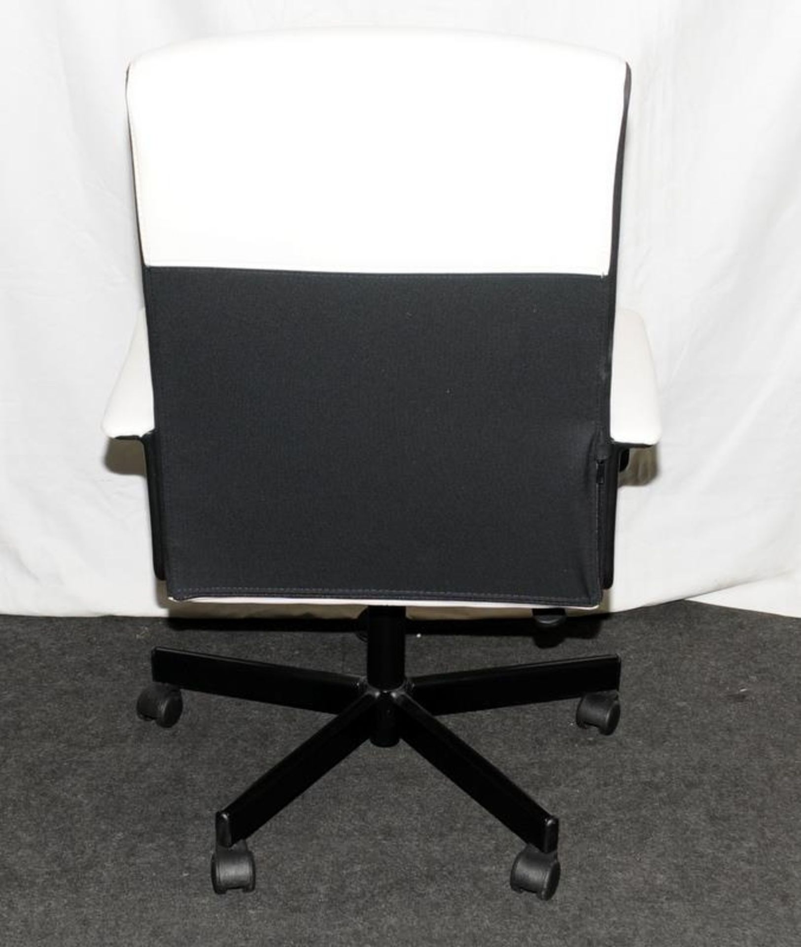 Office/desk chair in contemporary black/white colour - Image 3 of 3