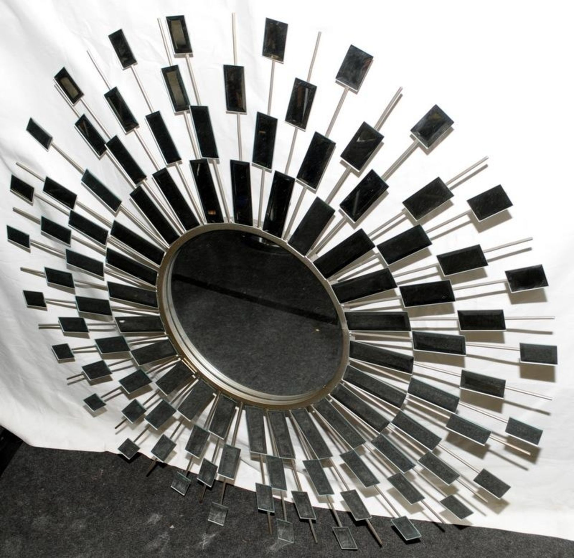 Large starburst wall mirror. 105cms across - Image 2 of 2