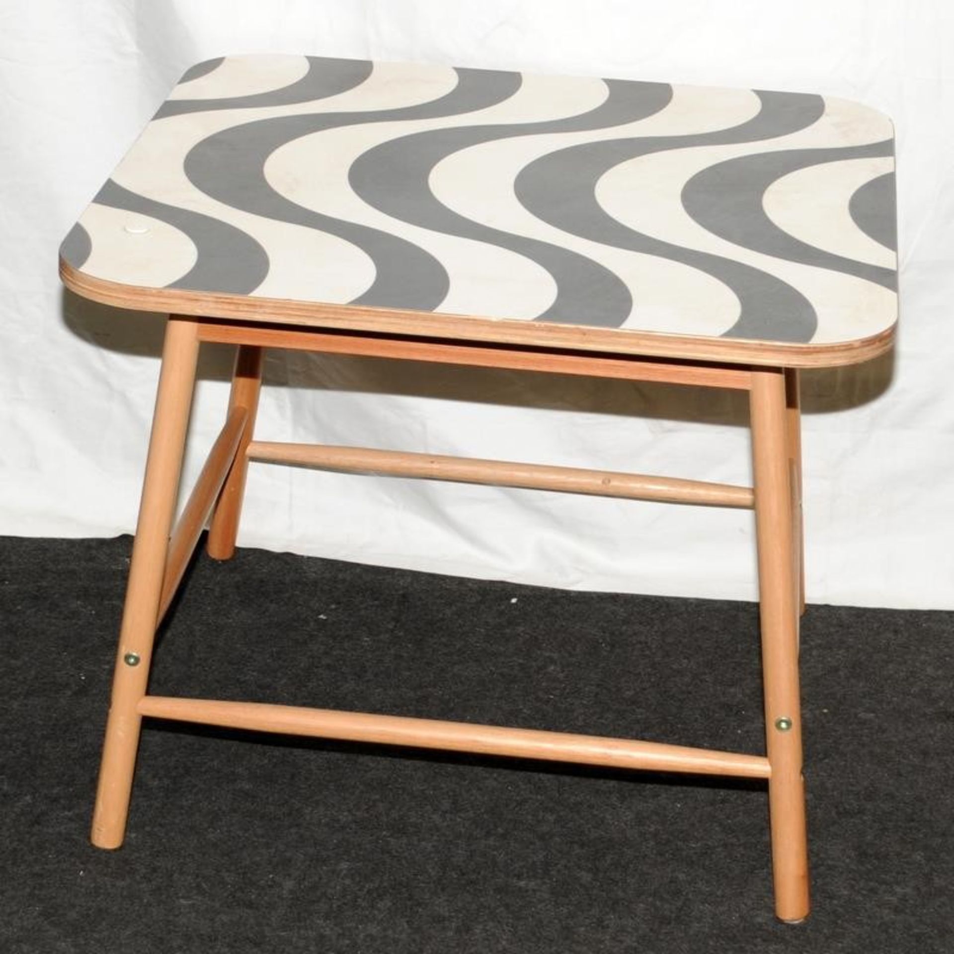 Mid century jazzy top table.