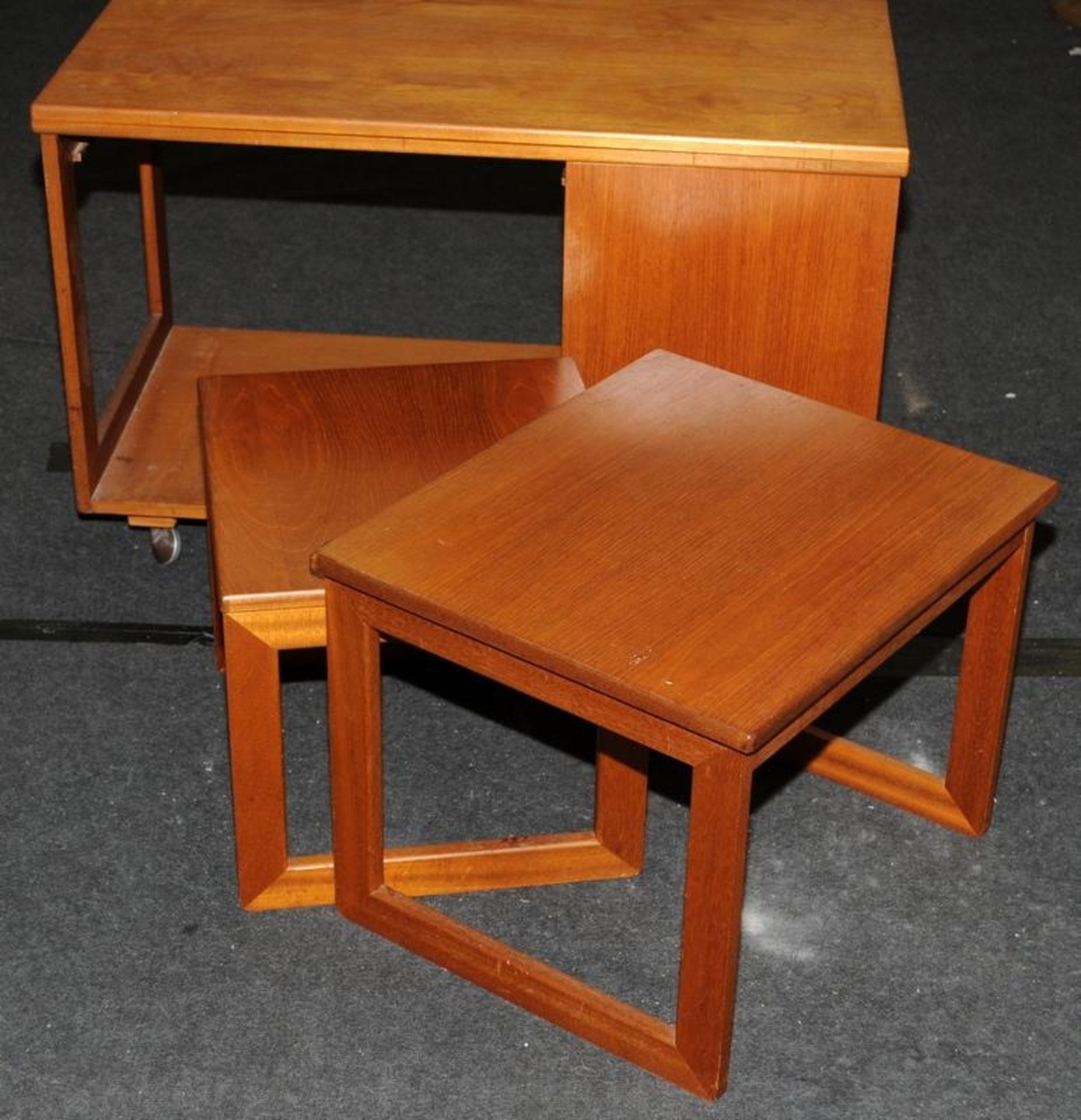 Mid-century Macintosh Teak Tristor multi-function spin and extend coffee table also containing a - Image 2 of 6