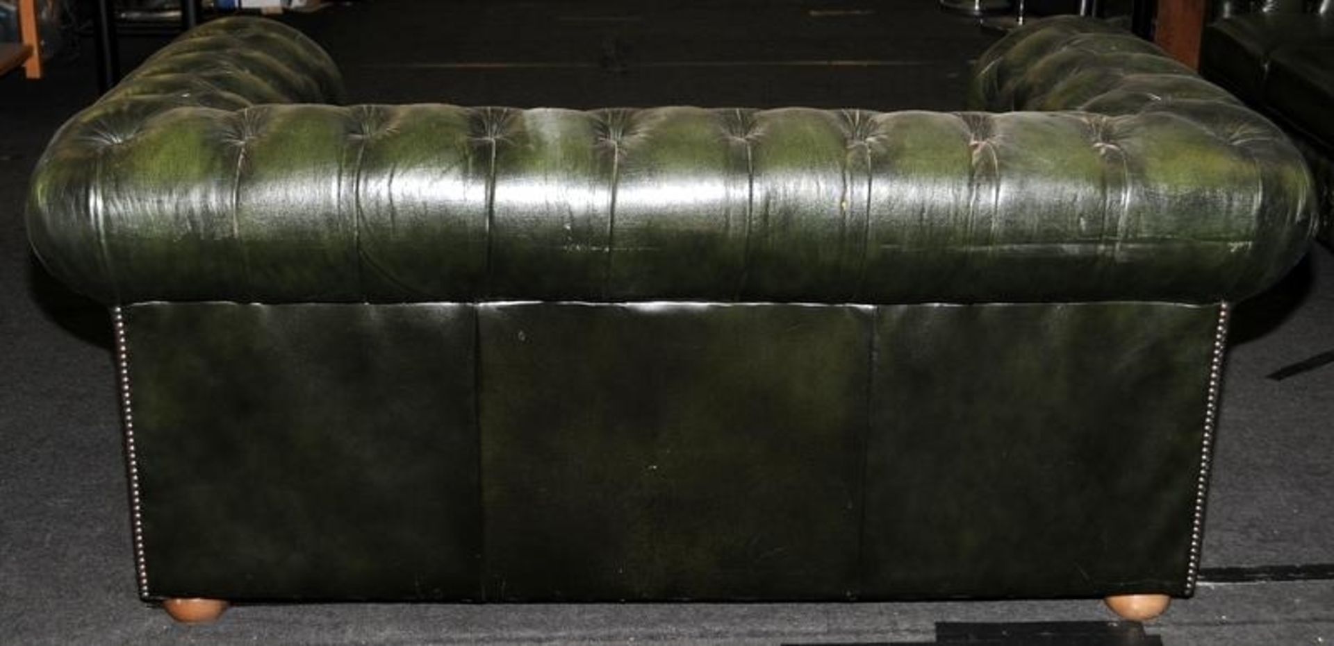 Quality green leather two seater Chesterfield sofa. 160cms across back, 40cms seat height. - Image 3 of 3