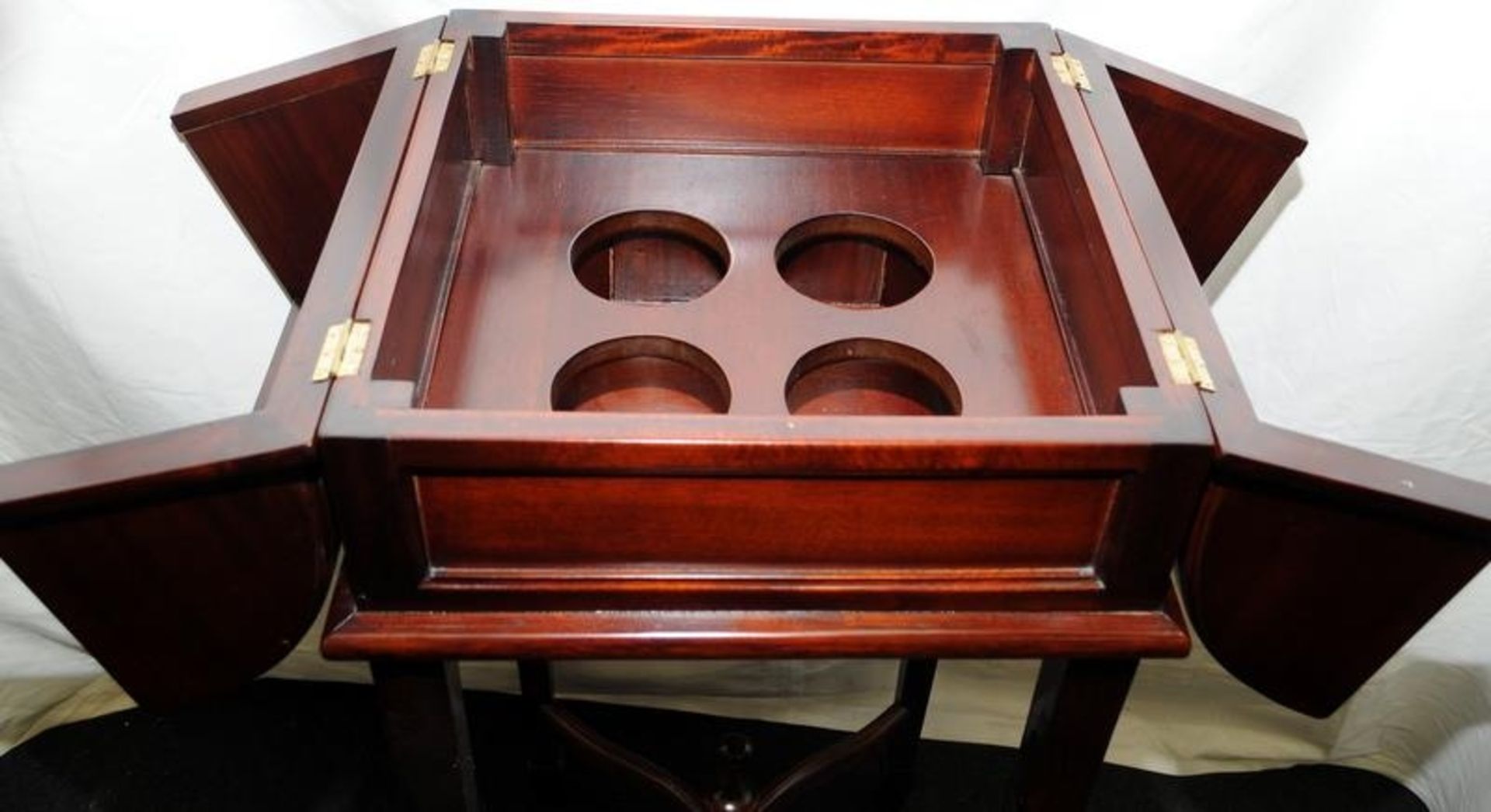 Contemporary mahogany dome topped bottle store on tapering square legs with 'x' stretcher. Holds 4 - Image 3 of 4