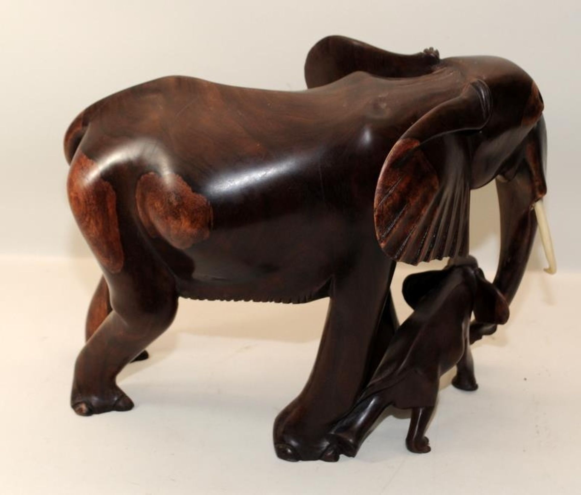 Large wooden carved elephant with calf standing 32cms tall - Image 3 of 4