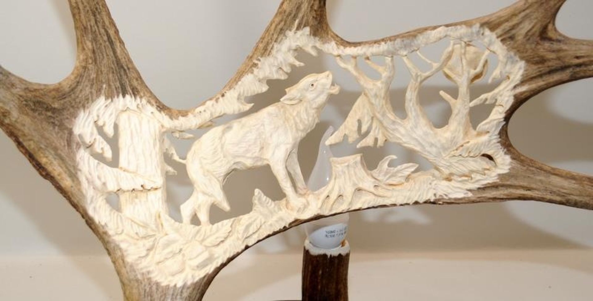 Large antler horn with incised carving depicting a howling wolf. Mounted on a wooden base and - Image 2 of 3