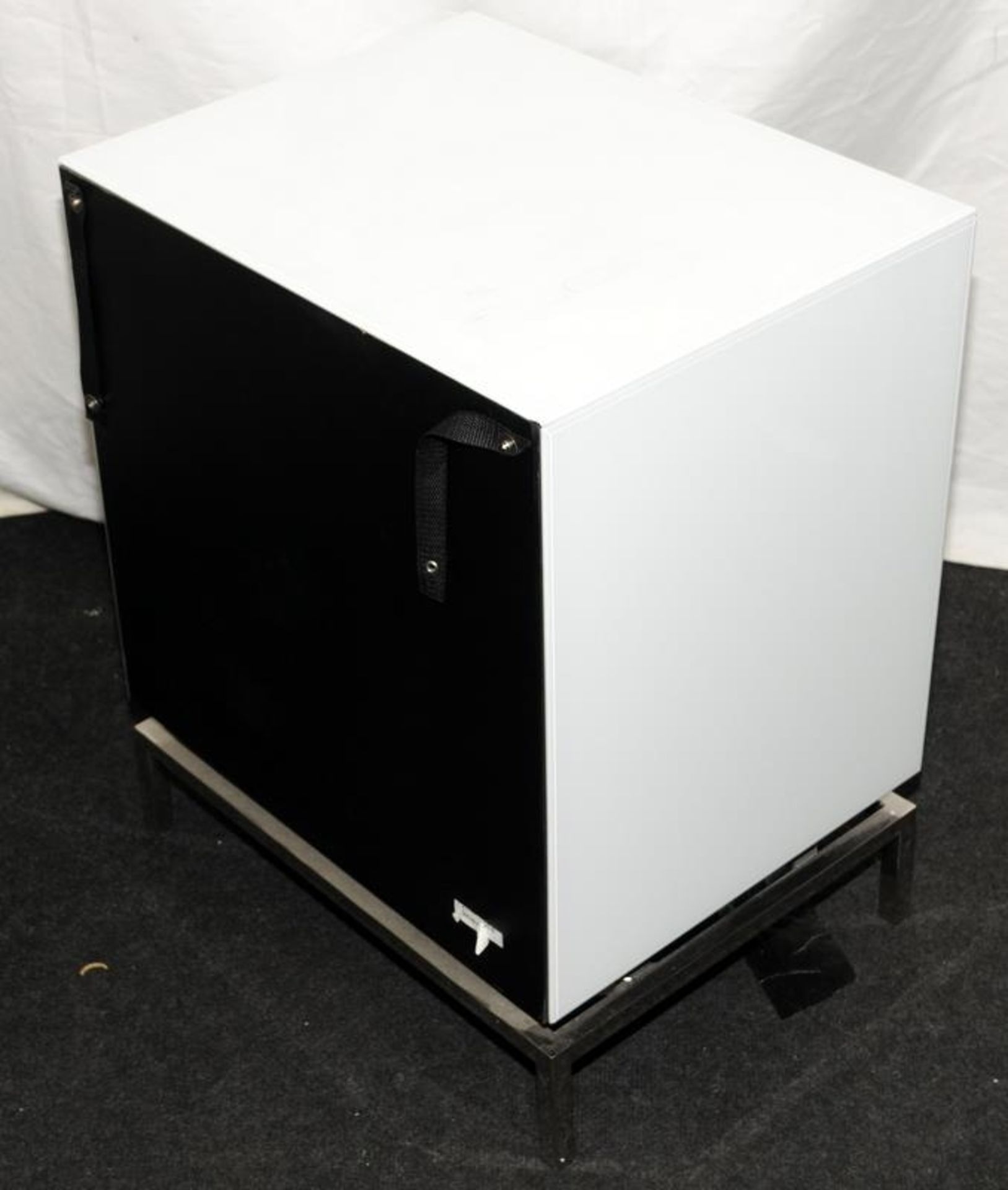 Contemporary white glass three drawer bedside chest on chrome feet with chrome furniture and - Image 4 of 4