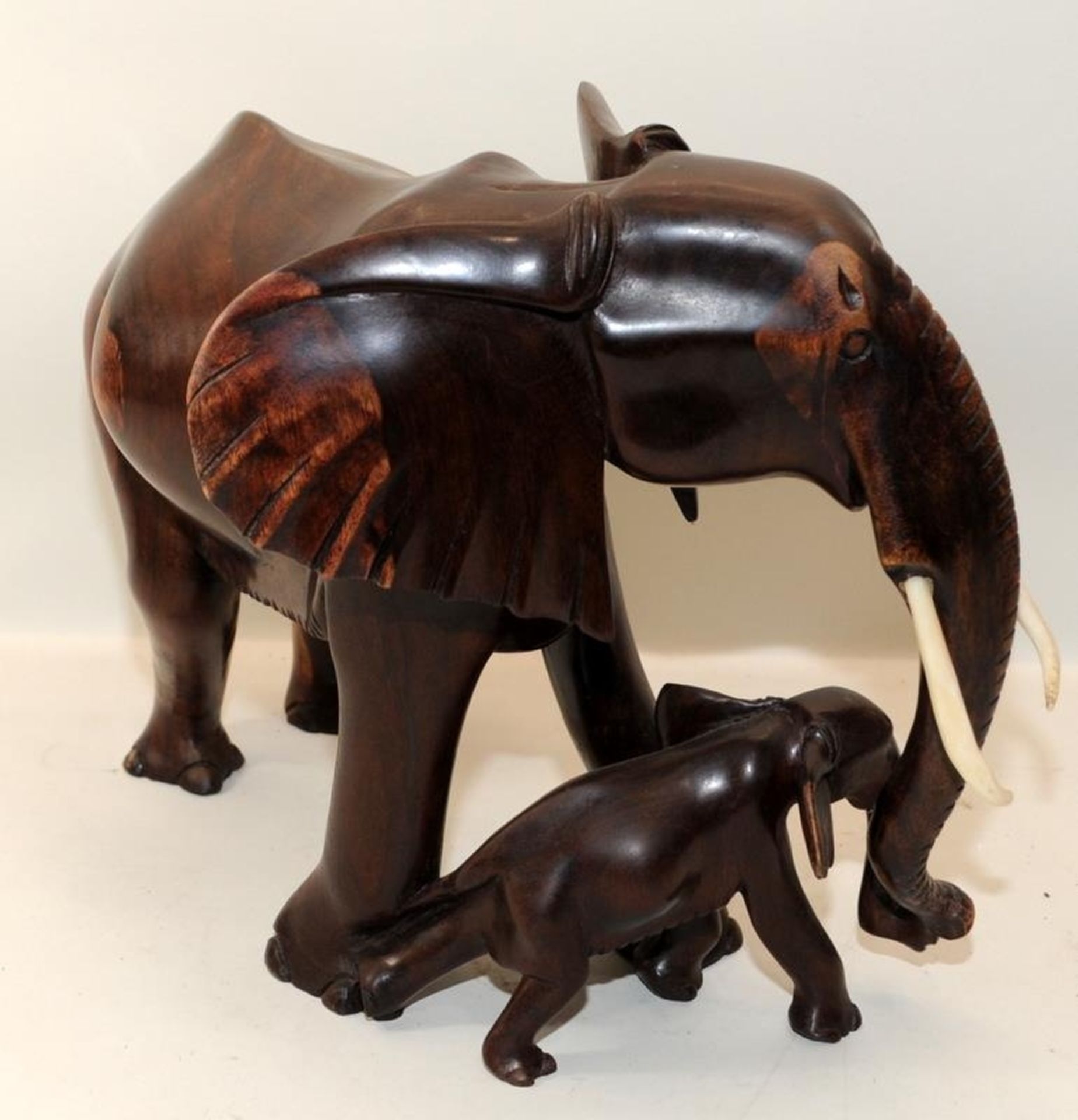 Large wooden carved elephant with calf standing 32cms tall - Image 2 of 4