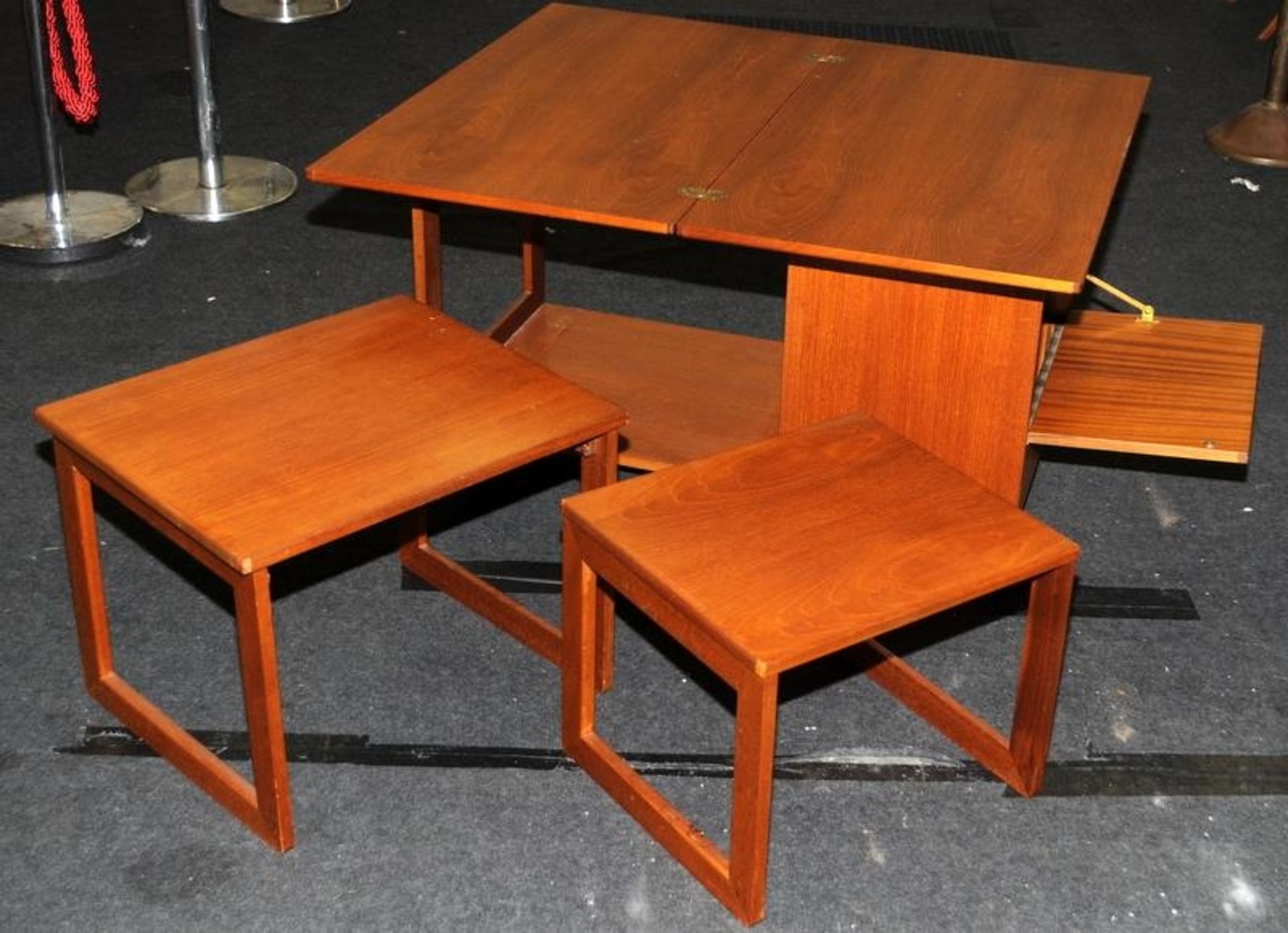 Mid-century Macintosh Teak Tristor multi-function spin and extend coffee table also containing a - Image 6 of 6