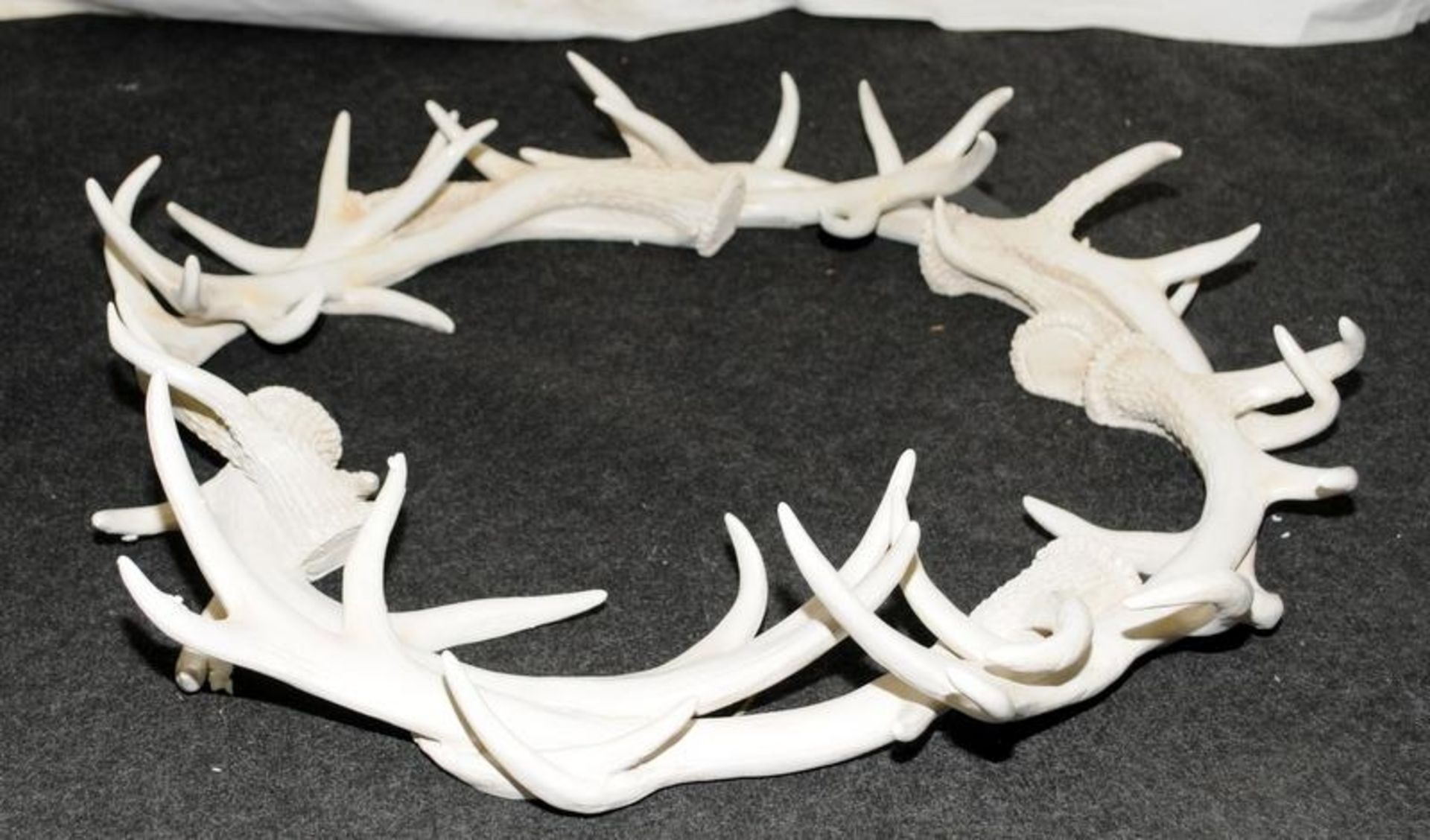 Large decorative faux antler ring. Table display or wall hanging. Approx 70cms across - Image 3 of 3
