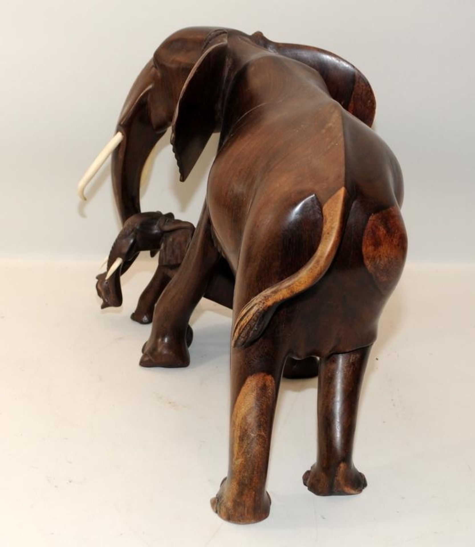 Large wooden carved elephant with calf standing 32cms tall - Image 4 of 4